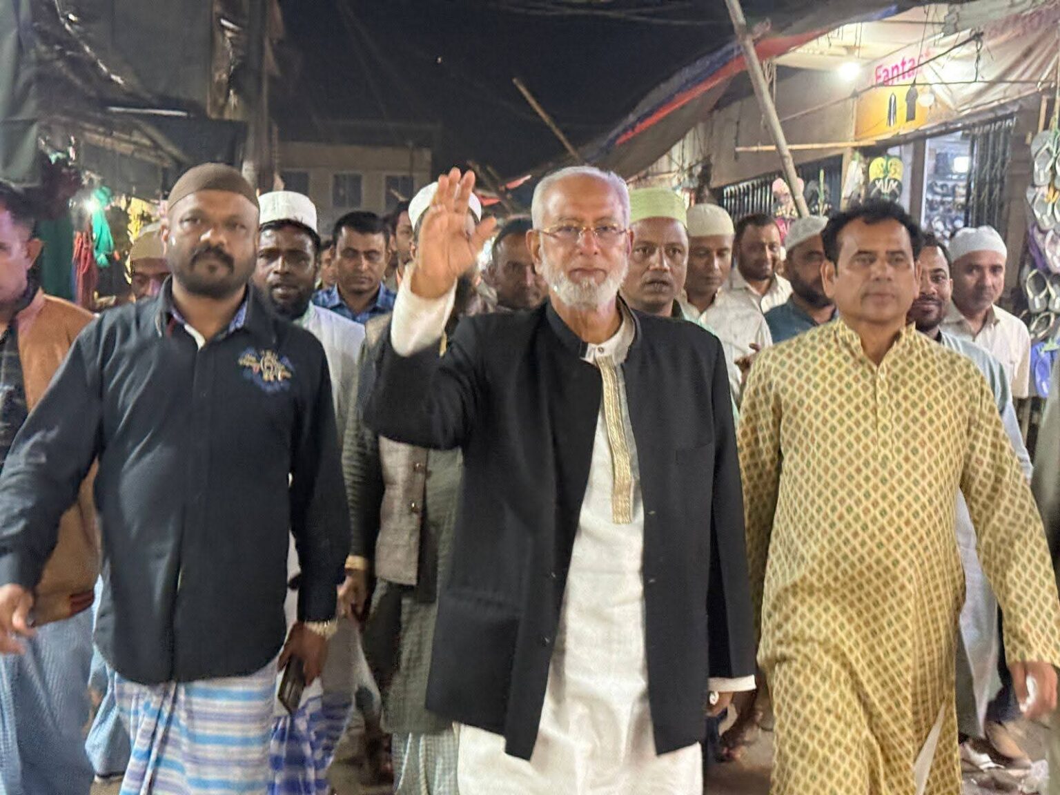 শপথ শেষে মহেশখালীতে এমপি আলমগীর ফরিদের গণসংযোগ ও শুভেচ্ছা বিনিময়