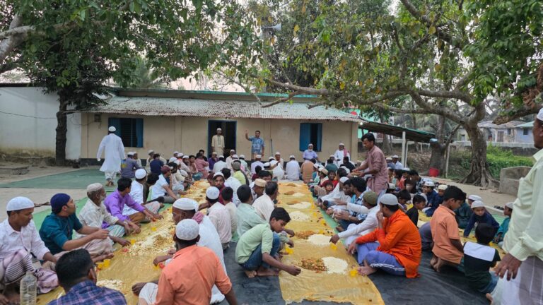 মাতারবাড়ীর নয়াপাড়া-মশরফ আলী সিকদার পাড়া-ষাইটপাড়ায় এলাকাবাসীর ইফতার মাহফিল