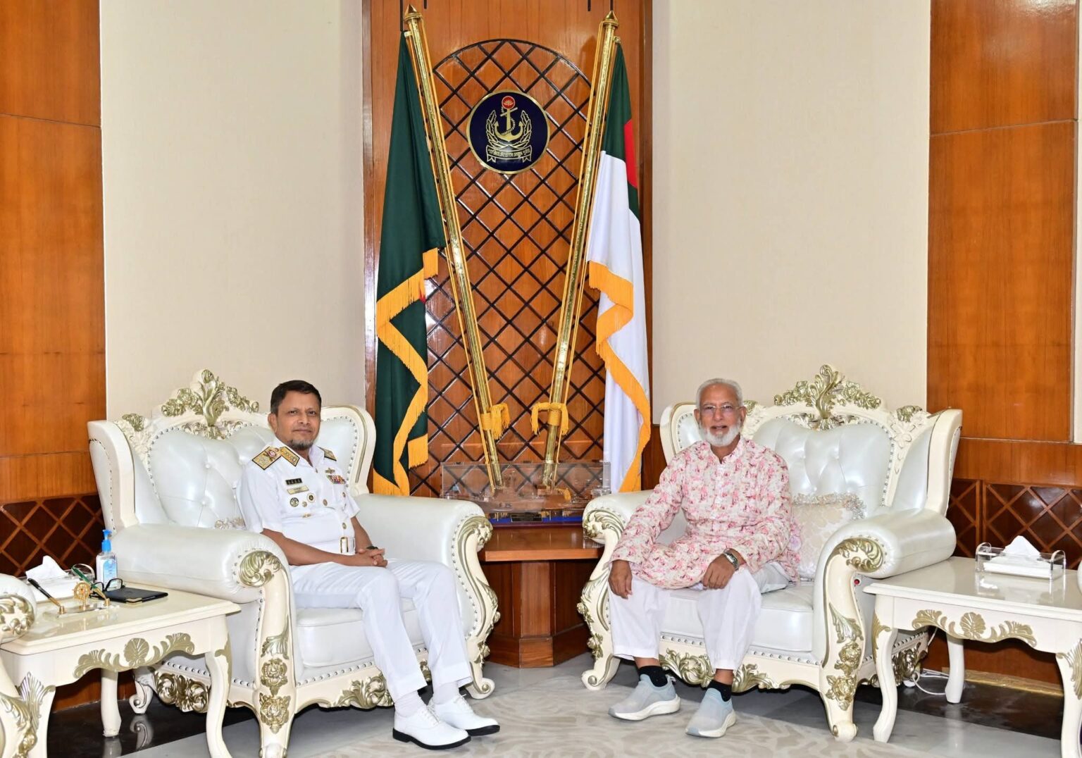 নৌ-বাহিনীর প্রধানের সঙ্গে এমপি আলমগীর ফরিদের সৌজন্য সাক্ষাৎ, নিরাপত্তা জোরদারে আলোচনা