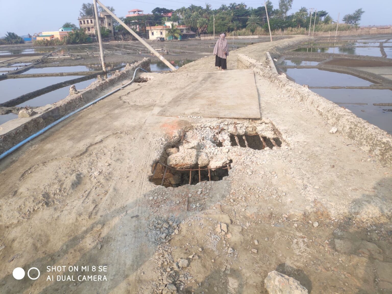 ধলঘাটা আদর্শ উচ্চ বিদ্যালয়ের পাশে ঝুঁকিপূর্ণ কালভার্ট, আতঙ্কে শিক্ষার্থী ও এলাকাবাসী